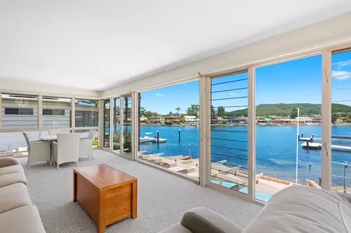 42 Helmsman Blvd, St Huberts Island Sold by Central Coast Agents