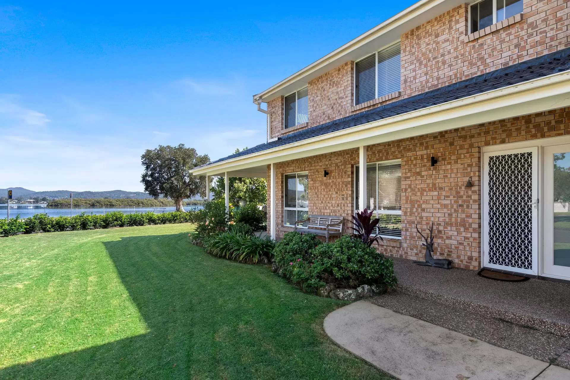 91 Helmsman Blvd, St Huberts Island Sold by Central Coast Agents - image 1