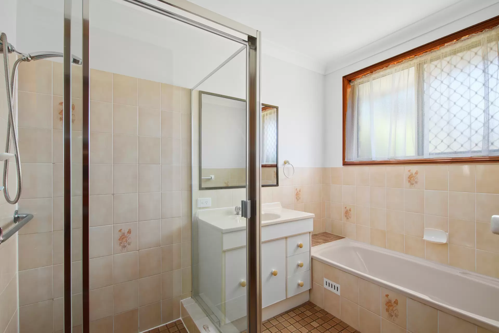 2/71 Murray Street, Booker Bay Sold by Central Coast Agents - image 1
