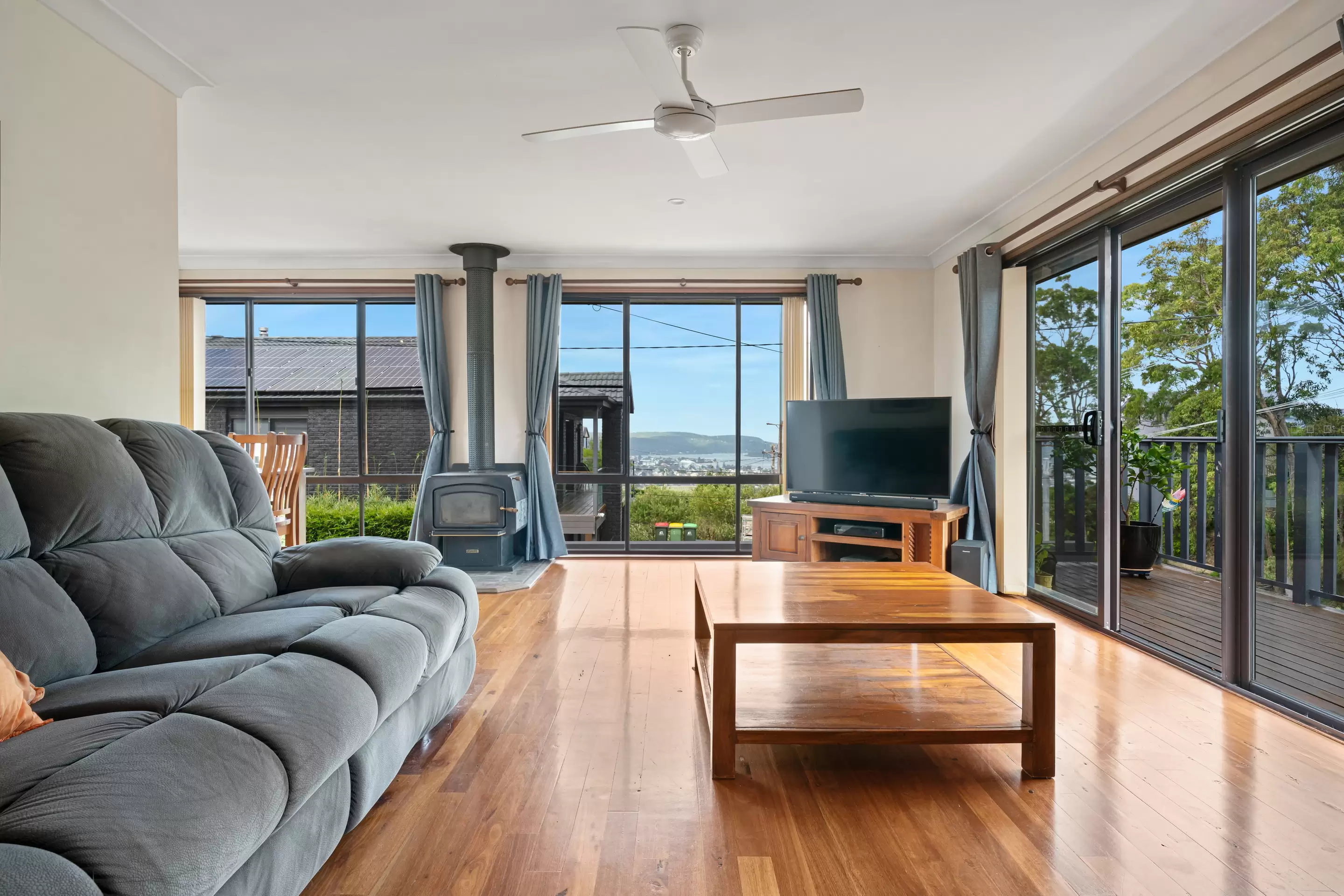 44 Kingsview Dr, Umina Beach Sold by Central Coast Agents - image 3