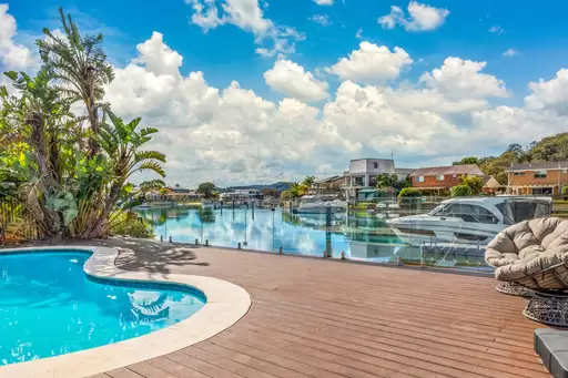 35 Helmsman Blvd, St Huberts Island Sold by Central Coast Agents
